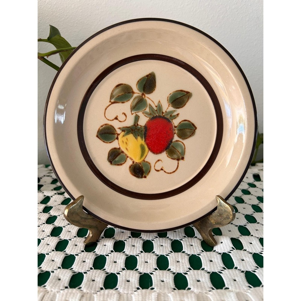 Vintage Sears Roebuck Strawberries Stoneware Plates Set of 4 Japan 7.5in